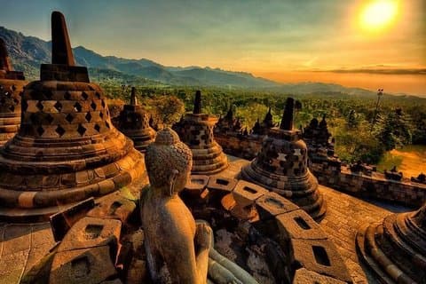 Excursão Borobudur Sunrise Chicken Church and Prambanan