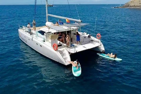 Excursión en Catamarán privado con bebidas y almuerzo y snorkel