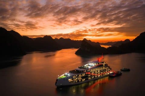Premium 2 Day Diana Balcony Cruise in Ha Long Bay and Lan Ha Bay