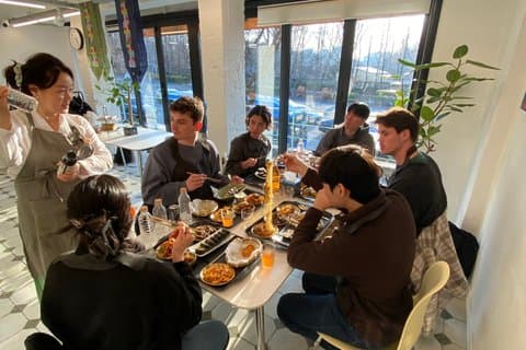 Master 8 Plats Coréens : Cours de cuisine en Sunny Artsy Open Kitchen