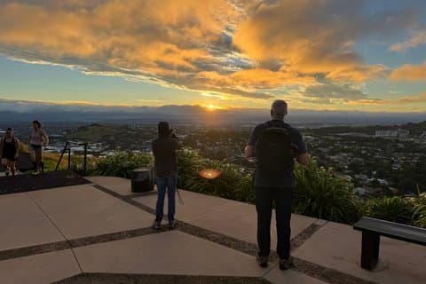 Private Auckland Sunrise Tour: Mount Eden Summit & Morning Views