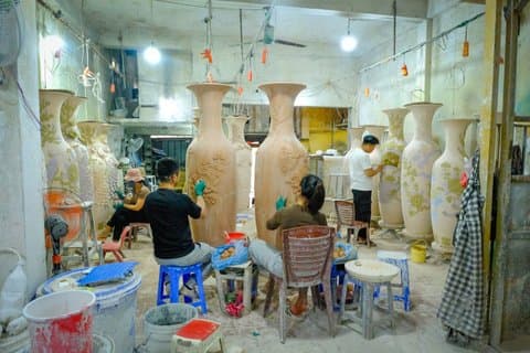 Explore Bat trang village & Ceramics factories with local guide