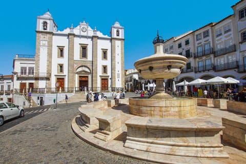 Höjdpunkter i Evora - Romerska templet, katedralen och den historiska stadskärnan
