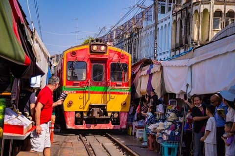 Maeklong jernbanemarked og Damnoen Saduak flytende markedstur fra Bangkok
