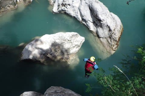 Canyoning dans les eaux turquoise des gorges du Verdon