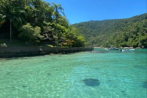 Escursione in barca nella baia di Paraty, spiagge e immersioni.