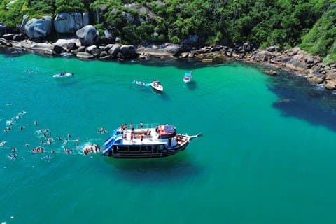Paseo en barco Florianópolis Costa da Lagoa y Piscinas Naturales
