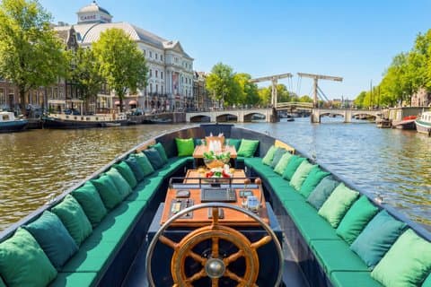 Amsterdam: Guide Open Boat Canal Cruise Ubegrænset drikkevarer