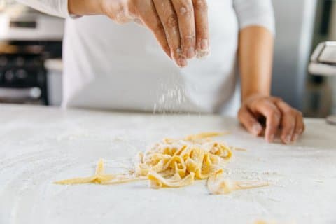 Cours de préparation de pâtes avec un chef local à Vancouver