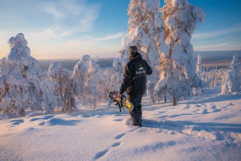 Motoslitta e Ciaspolata a Rovaniemi, in piccolo gruppo