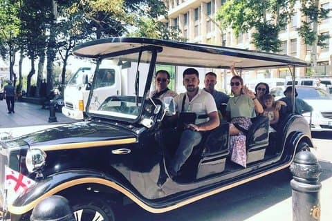 Tbilisi: Retro Bus City Tour with Wine Tasting