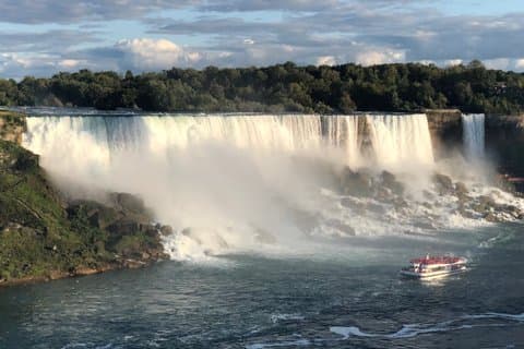 Niagarafälle zu Fuß mit Hinter den Fällen und Bootsfahrt