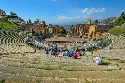 Privater PKW/Van Transfer von Taormina zu mehreren Zielen