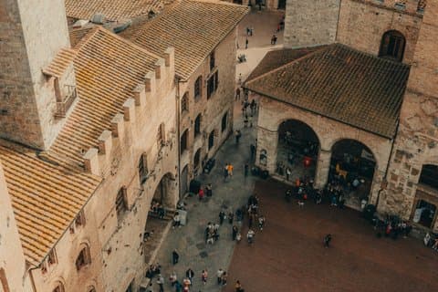 Toscana Day San Gimignano & Certaldo med økologisk vingård lunsj