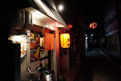 Torne-se um local de Kyoto para um passeio no bairro de uma noite
