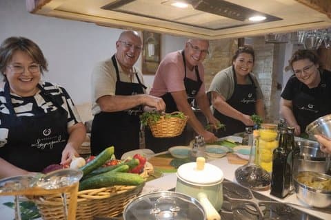 Cursos de culinária grega e vinho em uma vinícola perto de Salónica