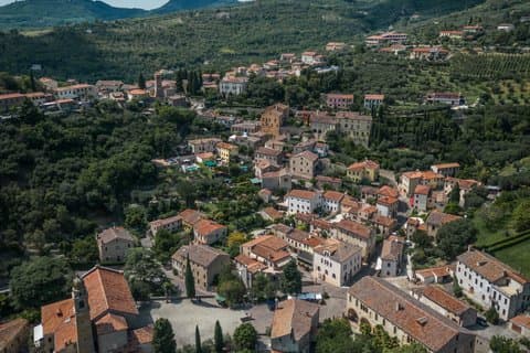 DA Venice: Tour to the medieval village of Arquà Petrarca