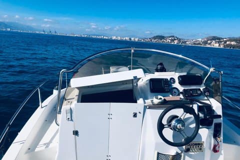 Location de bateaux personnalisée. Aventure dans la baie de Malaga.
