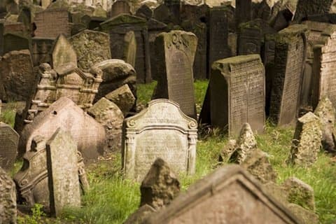 Prags Berühmte Geister und dunkle Geschichte Selbstgeführte Wanderung