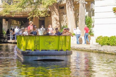 San Antonio Small Group Tour with Riverwalk Boat Cruise