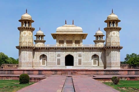 Hotell i nærheten av Itmad Ud Daula and Mehtab Bagh Adventure