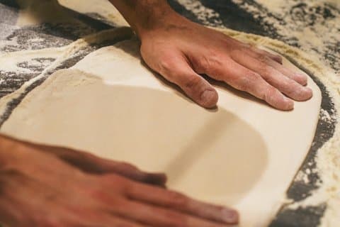 Clase de cocina de pizza en una verdadera pizzería en el corazón de Verona