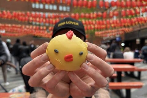 Caccia al tesoro di street food asiatico e tour autoguidato a Londra