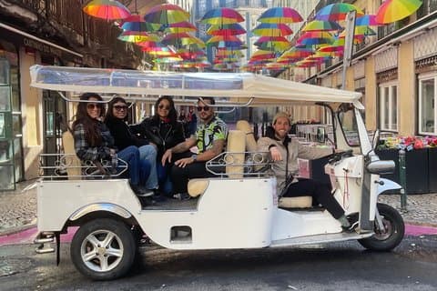 Crea tu propia aventura en Lisboa con recogida gratuita en Tuk-tuk.