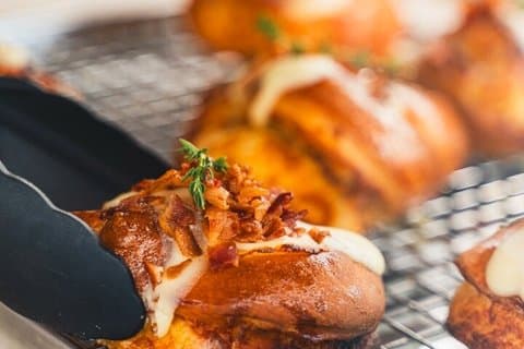 Authentischer Italienischer Aperitivo mit Cocktail und lokalen Speisen