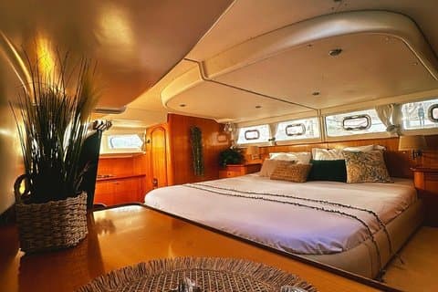 Noche de lujo en Papeete a bordo de un catamarán de primera clase.