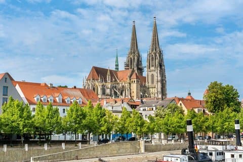 Bonjour Ratisbonne : Private 2 - Heure Intro City Walk avec Guide Local