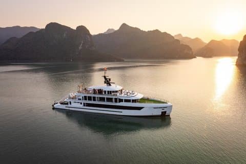 Crucero panorámico de 5 estrellas por la bahía de Lan Ha desde el puerto de Tuan Chau