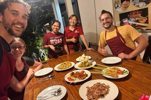Uluwatu Balinese kookles & markttour met gratis ophalen