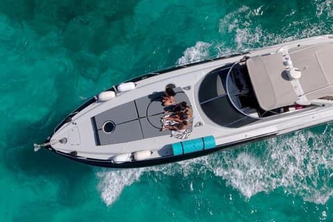 Alquiler de yates privados de 60 pies en Cancún para hasta 20 personas