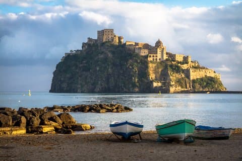 Udforsk Ischia Aragonese Slot og Celsa Traditionen + eBook