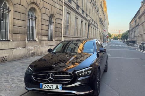 Trasferimento privato dall'aeroporto CDG all'hotel Mercedes Sedan di Parigi