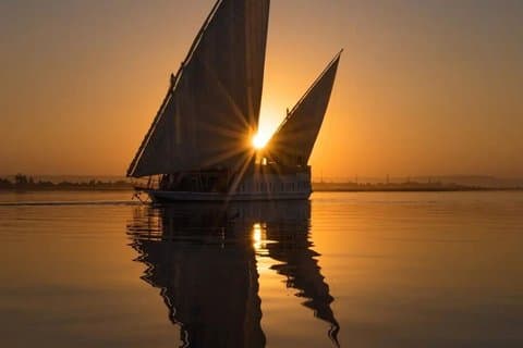 Cruzeiro de 4 dias Dahabiya Nile de Aswan para Luxor com passeios guiados
