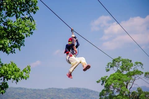 Sky Hawk Zipline e ATV Jungle Adventure em Chiang Mai