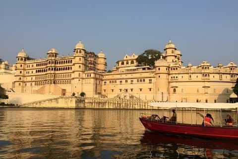 Hotell i nærheten av City Palace Jagdish Temple and Sunset Boat Ride