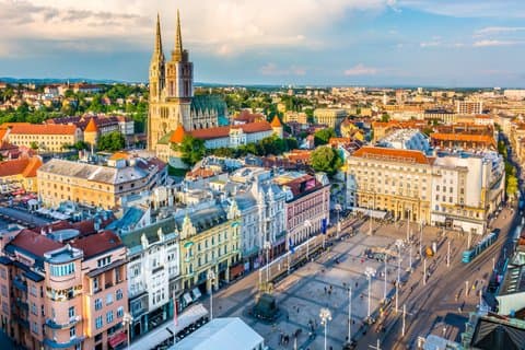 ザグレブ発プライベートサモボル旧市街とワイナリー旅行