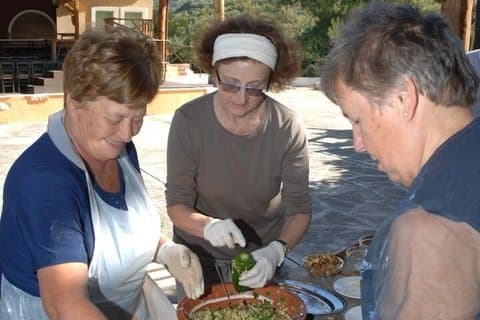 Restauranter i nærheten av Kato Karouzanos Village