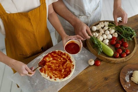 Clase de preparación de pizza y gelato con bebidas ilimitadas en Milán