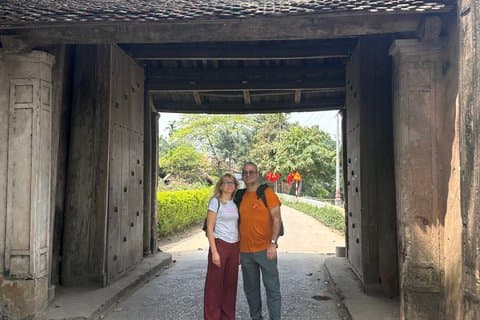 Ha Noi : Duong Lams antika bytur Heldag (Privatbil )