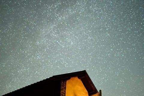 Randonnée nocturne dans la vallée de Susa avec dîner traditionnel dans un refuge de montagne et feu de camp