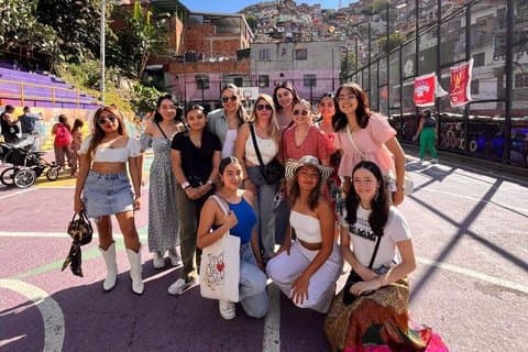 Tour Comuna 13 oltre la storia e il graffiti