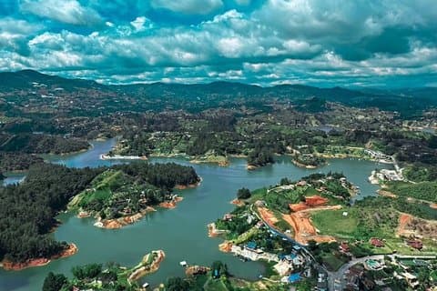 Visite privée de Guatapé et El Peñol avec déjeuner