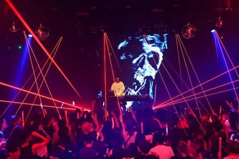 Osaka Umeda: PICCADILLY Live Show &Shisha& Nightclub Entry+Drink