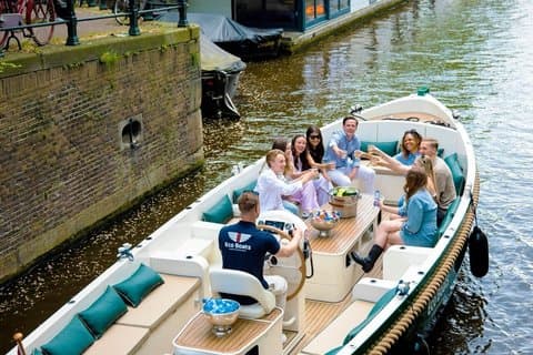Small Group Cruise Tour in Amsterdam Canal with Local Skippers