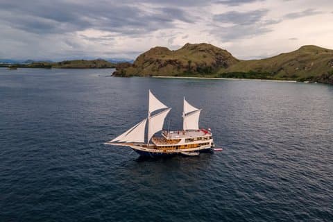 Phinisi Deluxe Boat at Komodo Island 3 dias a bordo