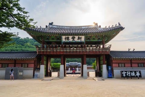 Biblioteca Jangtaesan Starfield e tour della fortezza di Suwon Hwaseong